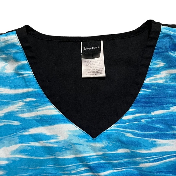 Disney Pixar Finding Nemo Scrub Top | Women’s S - Picture 4 of 6